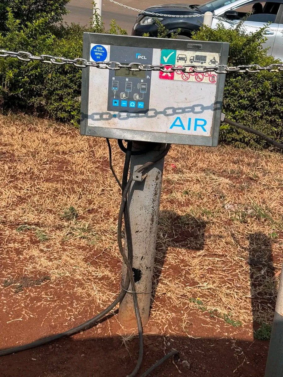 kijana_misa's tweet photo. Life has a strange sense of irony.

Hospitals put a price on oxygen when you need it most while petrol stations give cars the same air for free. https://t.co/7J1Gh2sYBq