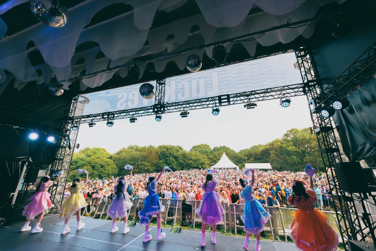 MORE_STAR_'s tweet photo. ✨🎼#もあすた セットリスト🌟✨

初めての #LuckyFes ☀️🌻🍉
うぃずもあと一緒の夏フェス最高ー❕🫶💕

8/9(日)
『LuckyFes'26』HILLS STAGE
📍茨城県 国営ひたち海浜公園

🎶セットリスト🎶
⛰️Overture
⛰️WITH KAWAII論
⛰️もっと、キラッと
⛰️ぴたぴたきゅん
⛰️サマーゴー！！
⛰️KAKUMEI
⛰️ハグ！
⛰️アフターオール

💫MORE STARを聴く🎧
https://t.co/hkxQZBAdyH

🗓️リリイベスケジュールをチェック✅
https://t.co/5zz5mAf1rR

＠luckyfm_fes
#MORESTAR #WITHKAWAII