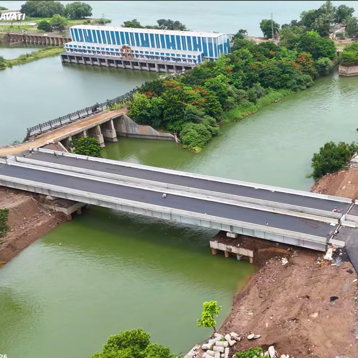 AndhraNexus's tweet photo. 🚨 CM Chandrababu will inaugurate the 18.27-km, 9-lane Seed Access Road in Amaravati on August 13.

Steel bridges over Buckingham Canal &amp; Guntur Channel will also open.

207 modern flats across 6 MLA &amp; 3 MLC towers are ready for legislators.
#AndhraPradesh #Anaravati #Capital https://t.co/TNOlp60kZc