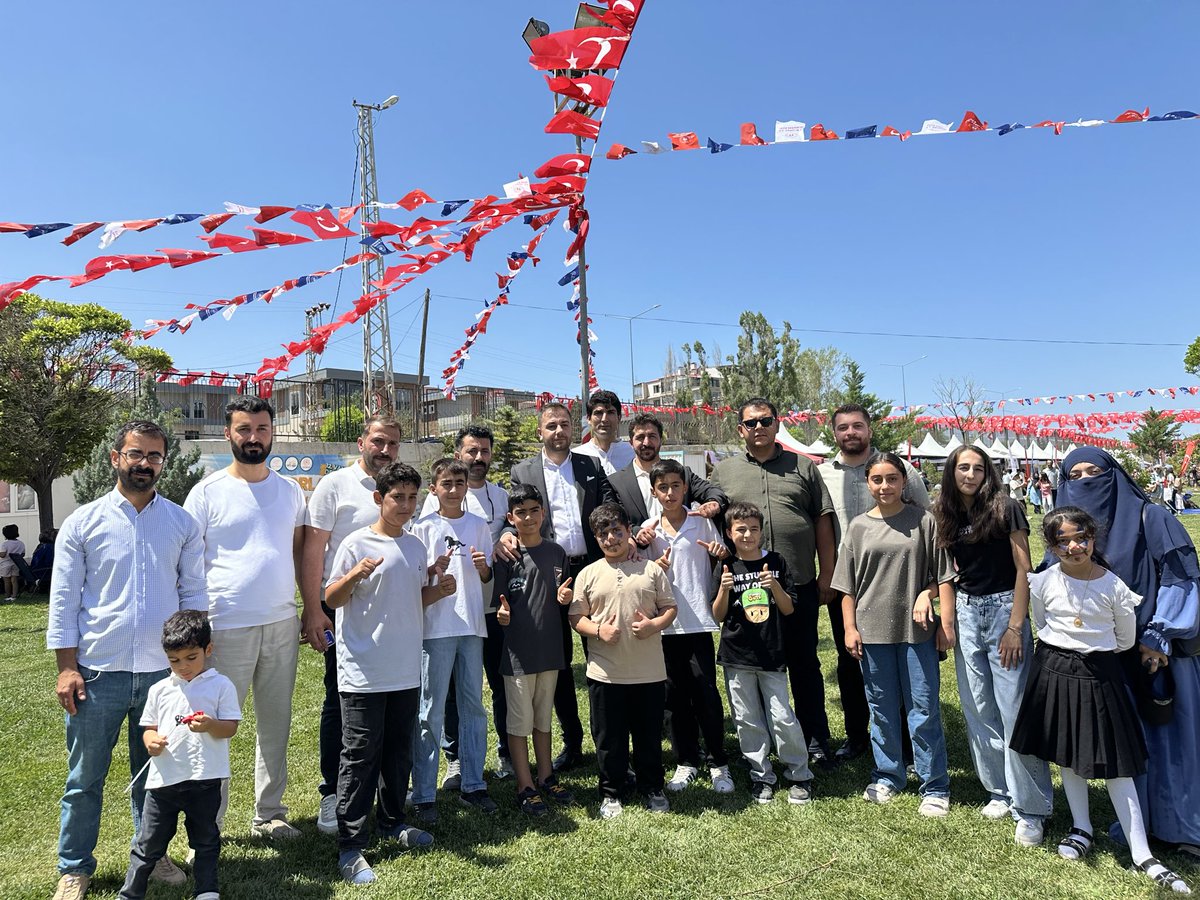 hamzasgnc's tweet photo. 12. Van Denizi Su Sporları Festivali’ne Yönetim Kurulumuzla birlikte katılım sağladık. 🌊

Şehrimizin sosyal hayatına renk katan bu güzel organizasyonda emeği geçen herkese teşekkür ederiz.

@tcvanvaliligi @GSB_Van https://t.co/R10c2OcvhR