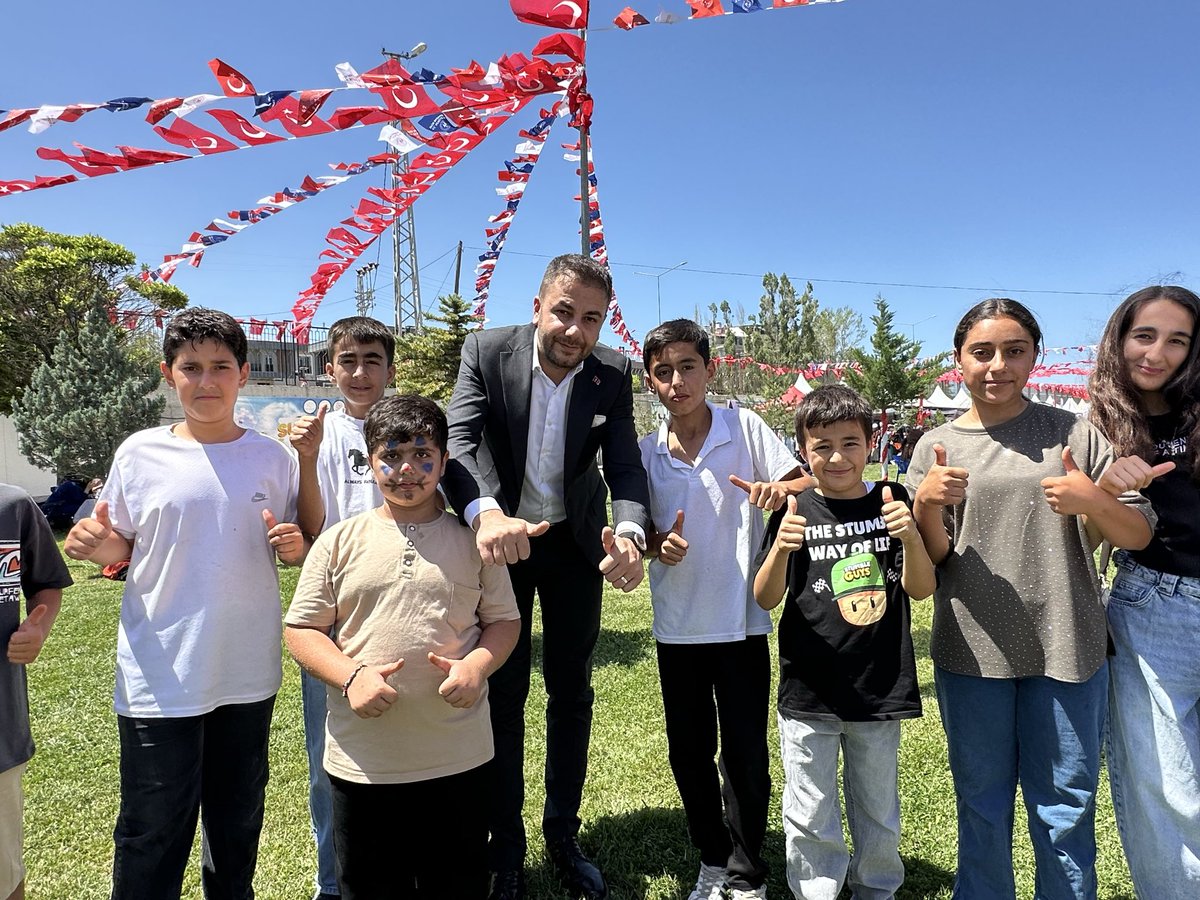 hamzasgnc's tweet photo. 12. Van Denizi Su Sporları Festivali’ne Yönetim Kurulumuzla birlikte katılım sağladık. 🌊

Şehrimizin sosyal hayatına renk katan bu güzel organizasyonda emeği geçen herkese teşekkür ederiz.

@tcvanvaliligi @GSB_Van https://t.co/R10c2OcvhR