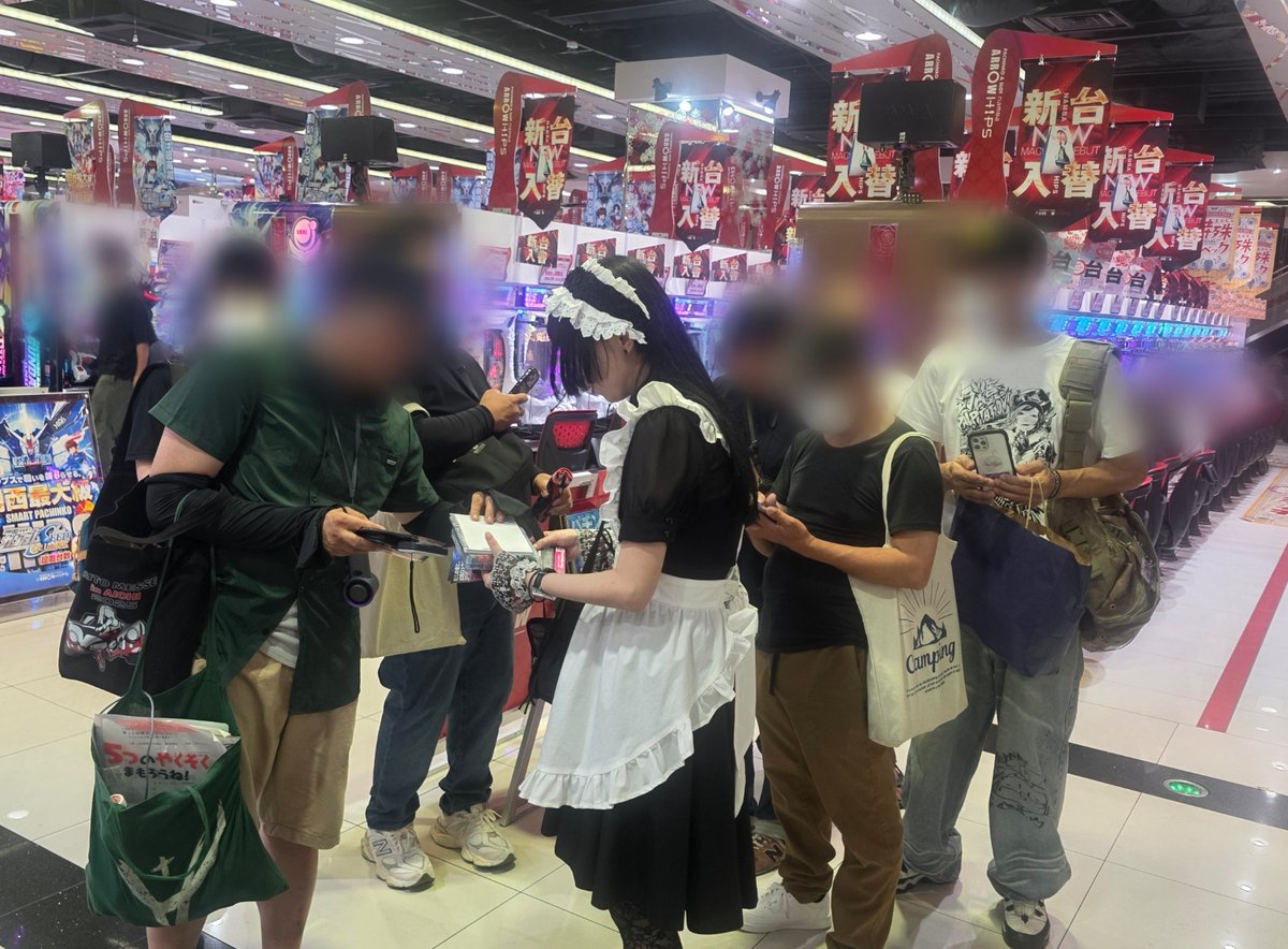 USAMIPEROLINA's tweet photo. ARROWグループ様3店舗キャラバン、ありがとー！！！🦇

多くの諸君たちと絡めて、大変嬉しかった🫶👿

ARROW様には店内、店外にでっかいポスターも貼っていただいてて感激でした🙇

そして今日は急遽、紫苑(@yoakira_shion )がマイクMCで参戦してくれたんだけど
安定の聞こえやすい美声で呼び込んでくれて一層豪華にしてくれたぞ！！❄

今後も幻燈パルピテーションよろしくである～！！💗⚡PR