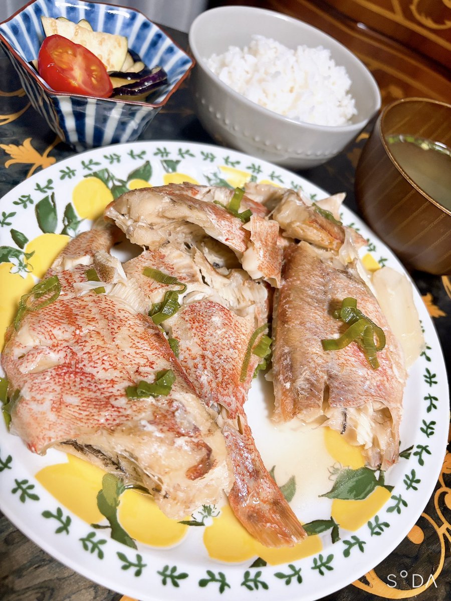 metaeyan's tweet photo. 赤身魚の煮付け🧜‍♀️
貝汁(しじみの味噌汁)
ナスの浅漬け🍆

原作はなんか甘そうって思ったから
自分好みに甘さ控えめで作った👯‍♀️
セブンのやつ味どうなんだろ？

ちゃんとおいしくできた✨️ https://t.co/exTastgJJk