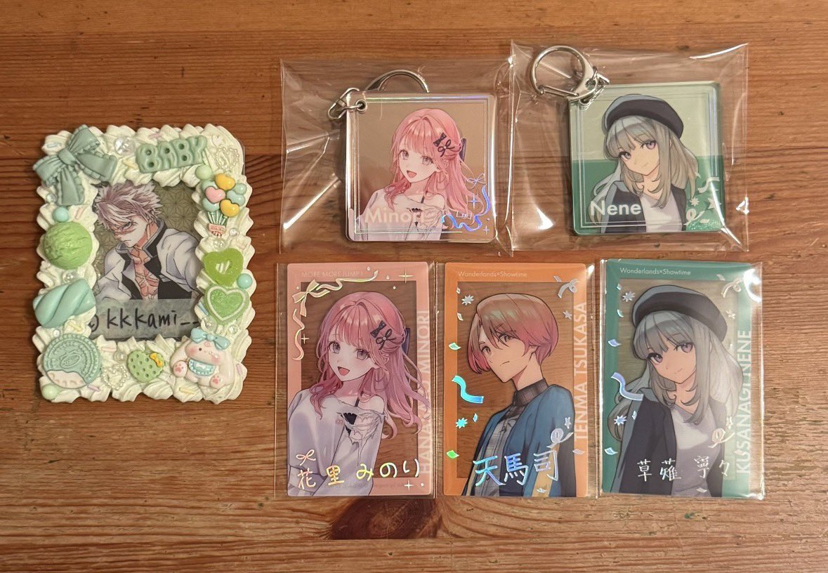 q74_c2's tweet photo. 【交換】プロセカ ZOZOTOWN イラストレーターコラボ ミラーアクリルキーホルダー エピカ ePick card 箔押し

【求】類、雫
【譲】 みのり、司、寧々

郵送または大阪市内アニメイト付近でのお手渡し希望
（日付は相談させて頂きたいです）
条件の合う方いましたらお願い致します https://t.co/qd57lE3VmP