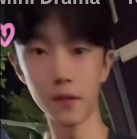 eneeijey's tweet photo. Ni guys bantu up, ada kakak-kakak di apk tt yg kena rasis di korea, kakakny lgi live klo g slh, abis itu video liveny di up sama mereka. Negara itu emg mental pembully atau gimana sih?!?, mungkin bisa bantu cari orngny guys klo bisa hehe, trims https://t.co/ajy4mHJB55