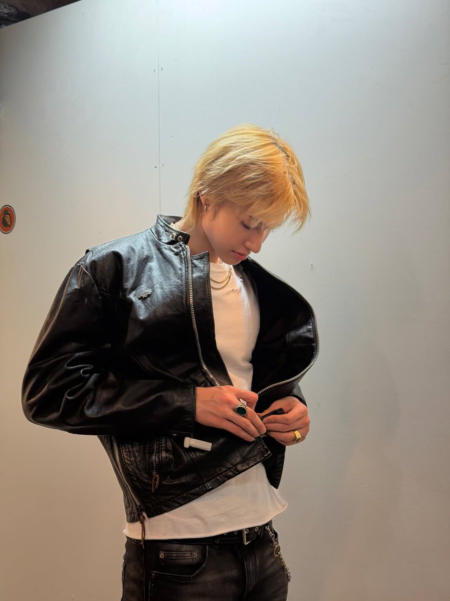 chanychan64's tweet photo. 필카포스트만 올라온줄 알았는데 4개나 올라왔구나 감사합니다 덕분에 머리로라도 파리데이트햇습니다 https://t.co/VX771zXURY