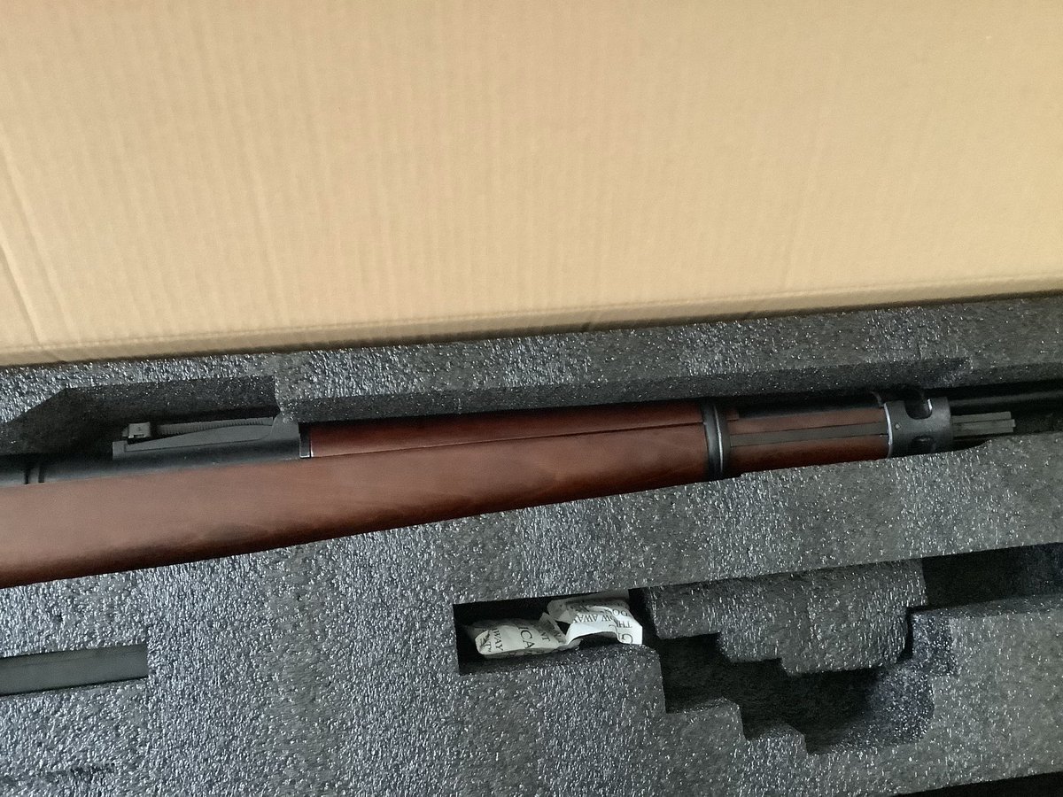 Merlion055's tweet photo. 先日昔のレアゲームが高く売れたのでS&amp;Tのkar98kのスコープセットを買ってしまいました！
リアルウッドのお高めのやつなのでドキドキしてましたが、小傷１つ無くとても美しいエアガンでした♪
2年前にクラウンモデルのkar98kを楽しみにエアガンを始めましたがもう諦めてこっちを購入しました(￣▽￣;) https://t.co/JkIFIPwaIV