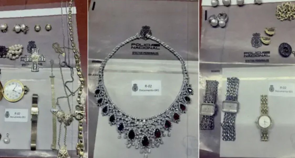 LRsecreta's tweet photo. Roban en Francia 🇫🇷 en el museo presidencial que custodia estuches de regalos saudíes como los que necesita Zapatero para justificar sus joyas

👉 …ups! …fue sin querer queriendo ⛔️ https://t.co/aN2qB5HVWN