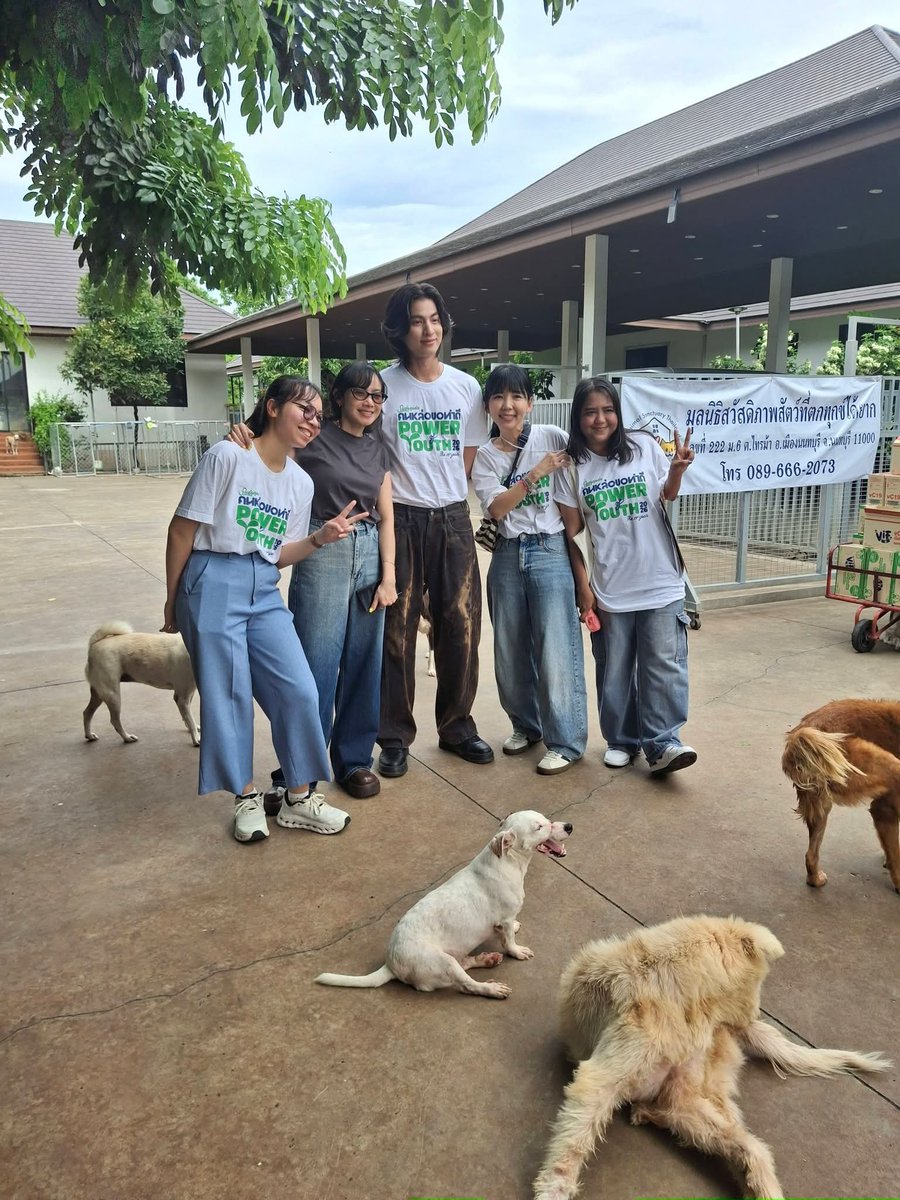 TrendforGulf's tweet photo. FB Updated: Animal Sanctuary Thailand มูลนิธิสวัสดิภาพสัตว์ที่ตกทุกข์ได้ยาก
#GulfKanawut #คนหล่อขอทำดี

คุณอุ๊ สุดสัปดาห์ และอัมรินทร์ พริ้นติ้งแอนด์พับลิชชิ่ง จำกัด และ คุณ กลัฟ คณาวุฒิ ไตรพิพัฒนพงษ์คนหล่อขอทำดี ได้ร่วมกันนำอาหารเม็ดสุนัข และอาหารกระป๋องแมวมาบริจาคและร่วมแจกอาหารให้ทั้งน้องหมาและน้องแมว ที่คอกไทรม้า มูลนิธิสวัสดิภาพสัตว์ที่ตกทุกข์ได้ยาก