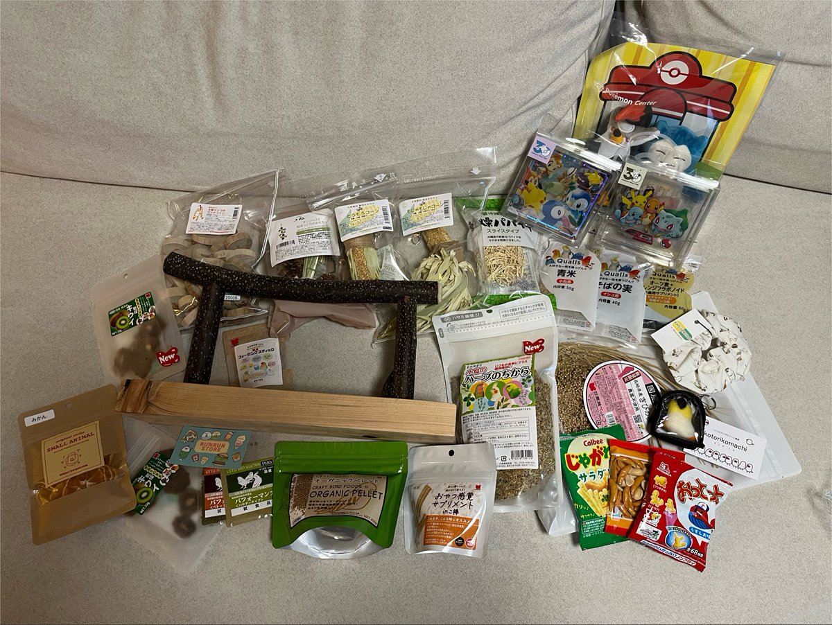 MikeBirdBotann's tweet photo. 沢山お買い物させて頂きました！！🛒
ちょっと違うの混ざってますが(*´艸`)
@runrunstore 様
@bokuso_oji 様
@ByKotorikomachi 様
シュシュのお店の方の名刺貰い損ねちゃった💦
企業様からもたくさん購入させて頂きました✨
これでおかしやごはんが沢山試せる！

#バードアンドスモールアニマルフェア https://t.co/qtzbhQLp1M