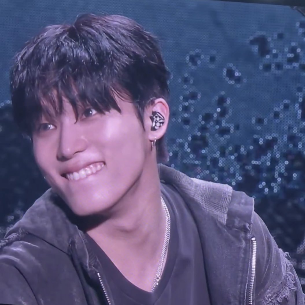 jjeongieya_'s tweet photo. jeongwoo just keeps getting more handsome everyday 🫠 #박정우 https://t.co/22xQNM6Fss