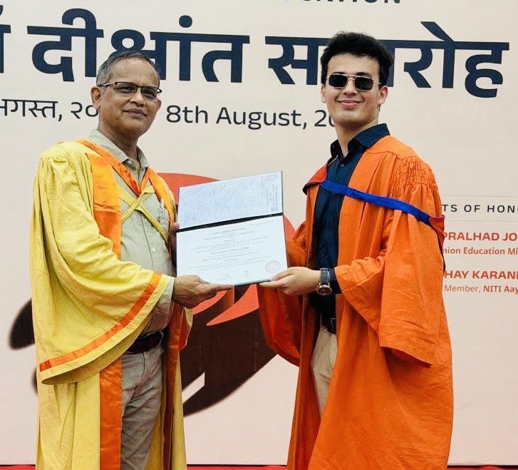 onlineKailash's tweet photo. श् IAS श्री नीतीश जी के सुपुत्र ओजस जी को IIT Delhi से Electrical Engineering में https://t.co/Mn7bXdlcbK. की डिग्री प्राप्त होने पर हार्दिक बधाई एवं उज्ज्वल भविष्य की शुभकामनाएं। 

ईश्वर से प्रार्थना है कि आप आने वाले समय में भी सफलता के नए आयाम तय करते हुए देश का नाम रोशन करें। https://t.co/fDMI0zsskp