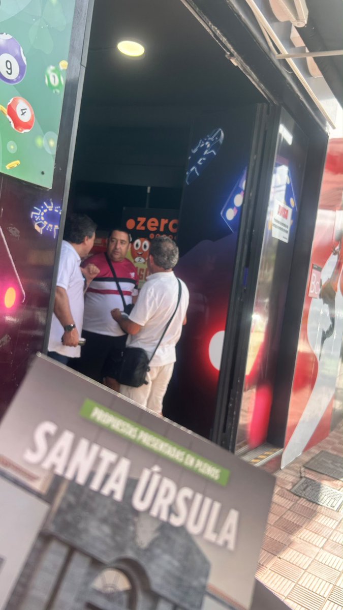 Vox_SCTenerife's tweet photo. 📣📣 Este sábado recorrimos las calles de Santa Úrsula con nuestro paseo informativo y estuvimos presentes con la mesa informativa de VOX en Adeje. 

¡SEGUIMOS! https://t.co/6tl2HP10eW