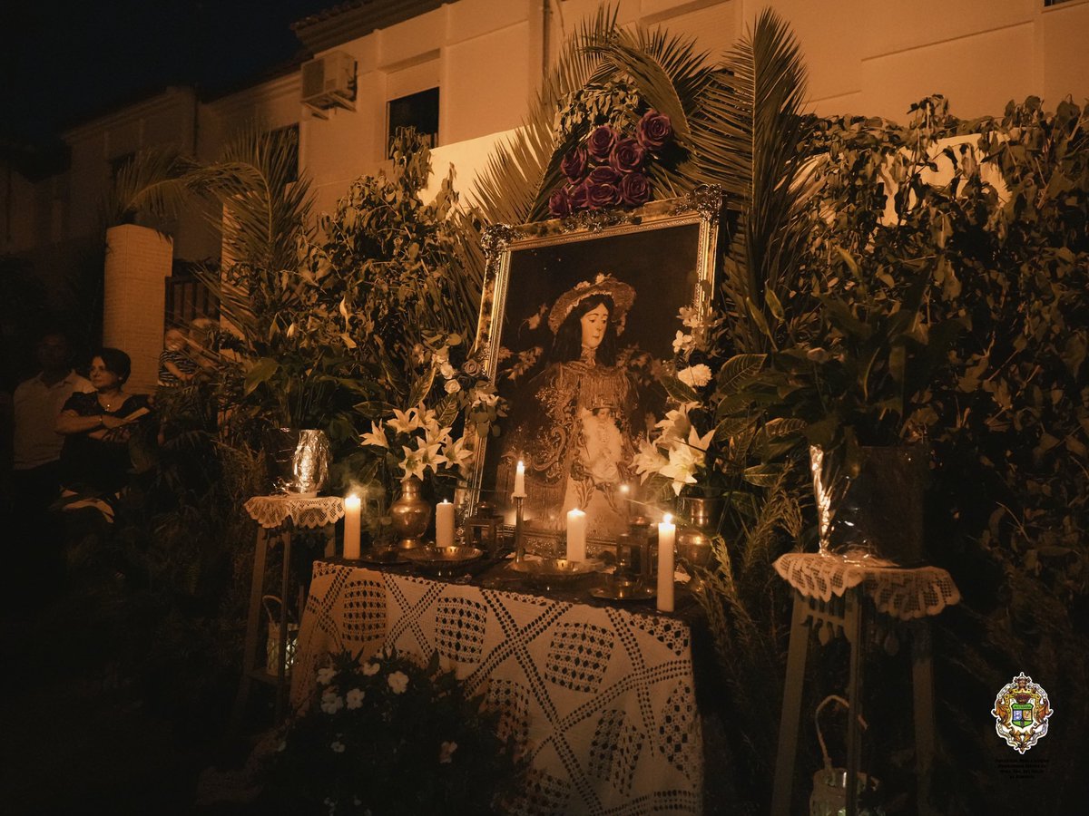 hdadmatrizrocio's tweet photo. Los rosarios de la Venida de la Virgen continúan llenando de oración las calles de Almonte.

Nuestro agradecimiento a la Hermandad Sacramental por su acogida en la ermita del Cristo estos días, desde donde esta tarde volverá a salir nuestro Simpecado para continuar este rezo.

Seguimos caminando, al encuentro de Nuestra Madre.

#VenidaRocío26 #MatrizDeAlmonte