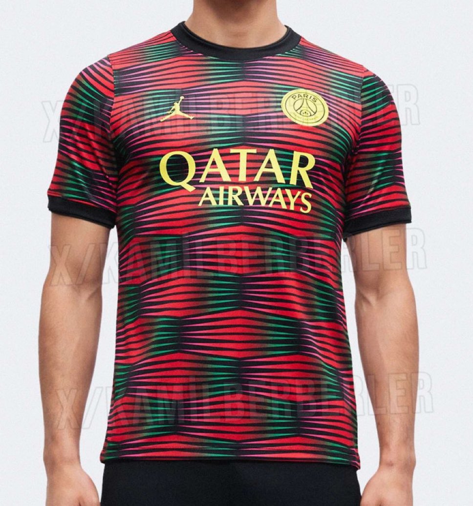 ActuFoot_'s tweet photo. 🚨 Le LEAK du troisième maillot d’avant-match du Paris Saint-Germain avec JORDAN. 👕❤️💙

📸 @Footy_Headlines https://t.co/OBuAk9aY4h