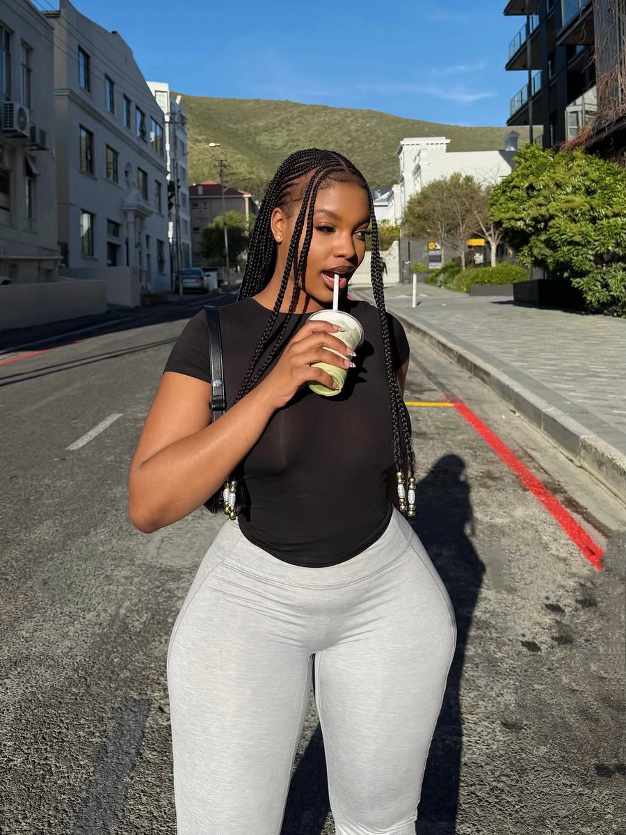 jessicalucas_6's tweet photo. V12 engine 🏎️ https://t.co/4V82btY9GL