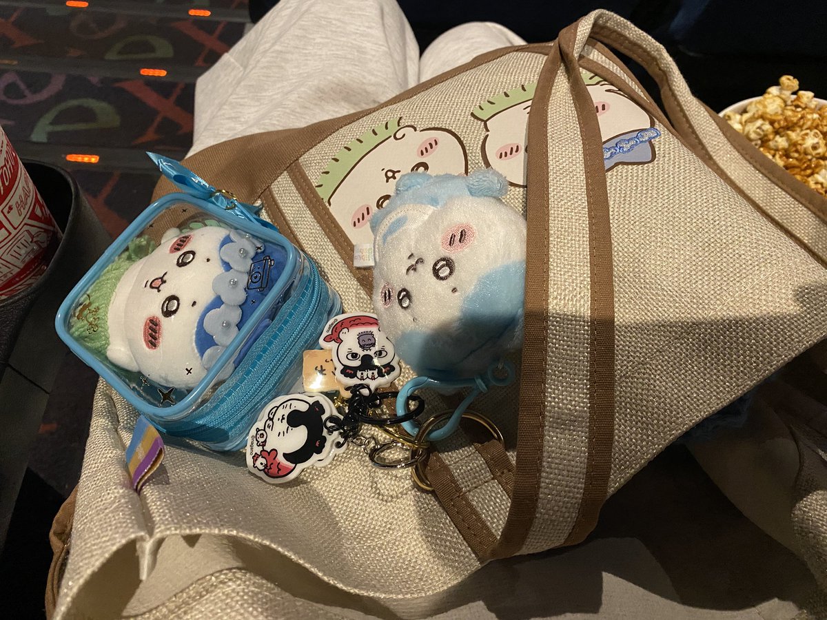 cocokmt2888's tweet photo. このバッグ可愛いのに、持ってる人見かけなかったな🥹🥹🥹
ポップアップなのに、ちいマのグッズは全然売ってなくてショックだった🥲🥲🥲🥲🥲田舎だからかな？？？
カブトムシグッズ見たかったよ〜〜🥲💔
セイレーンのキーホルダー買ったけど可愛すぎる🥹🥹🥹 https://t.co/LVMr481eK8