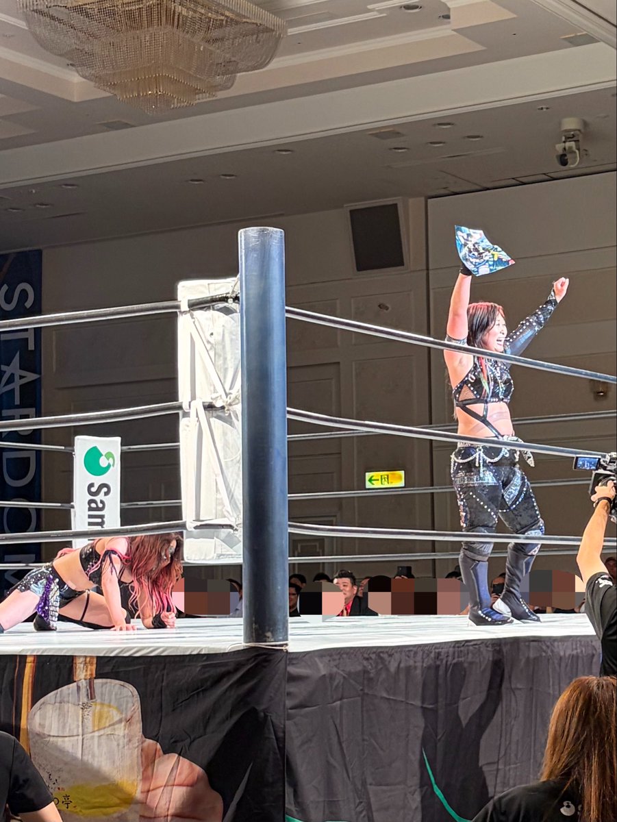 pagupun's tweet photo. 札幌大会2日目
楽しかった～♪

①推しさんが目の前に来て手が震えた。
1枚しか撮れなかった
②とっても悪い顔をしての腕攻め...良い！③顔拓とったどー！からの④カワイイ後輩の肩を抱き退場されました

#小波  #STARDOM https://t.co/P6UJSGNl9i