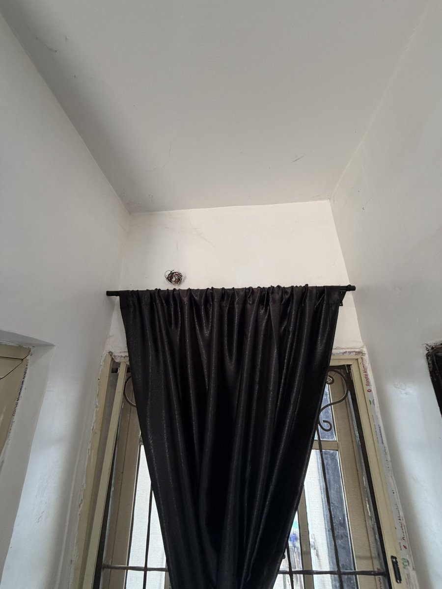 Thebigsoll's tweet photo. An air conditioner in my new apartment would heal me https://t.co/3nl90x9NGh