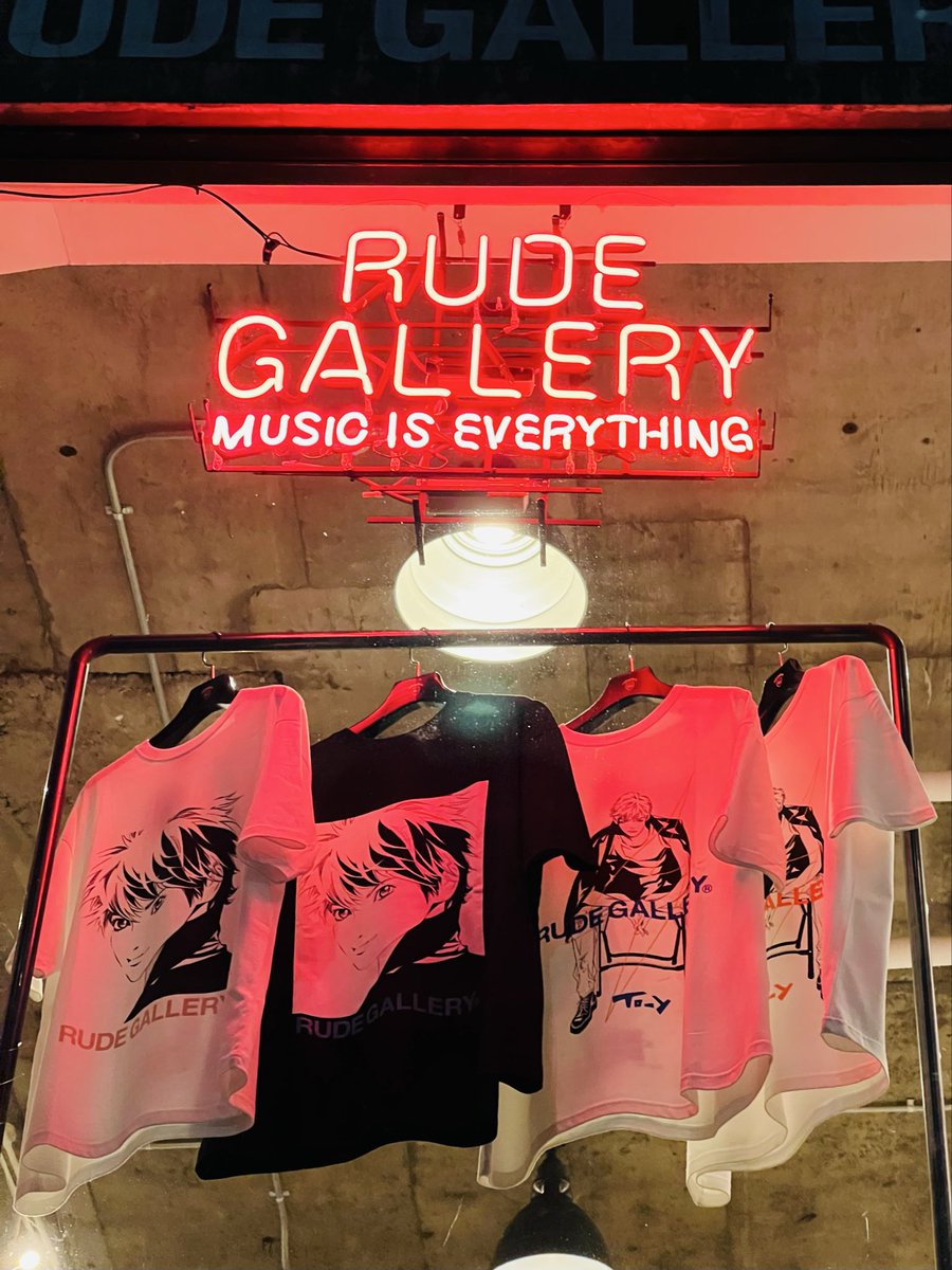atsushi19630312's tweet photo. 【上條淳士×RUDE GALLERY-COVERS】
サイン会にお越しいただいたみなさま
どうもありがとうございました
好評につき
また後半に伺います

23日（日曜日）まで
RUDE GALLERY TOKYO

明後日
11日（火曜日㊗️）は
DAIMARU東京店でサイン会
https://t.co/0JqOy7JeFv
#トーイ40周年 #大丸東京店 #墓場の画廊 https://t.co/vpvQc1FbU9