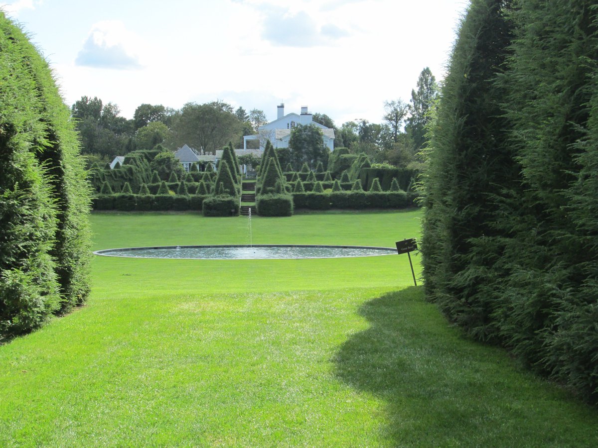 ElKomnrs's tweet photo. @DailyPicTheme2 #DailyPictureTheme Well, it's not like "The Secret Garden" type of #walledgarden in Frances Hodgson Burnett's children's classic, but I think it's at least in the spirit of today's #DPT (Ladew Topiary Gardens, Monkton, Maryland) https://t.co/9Qh1nIEUFr