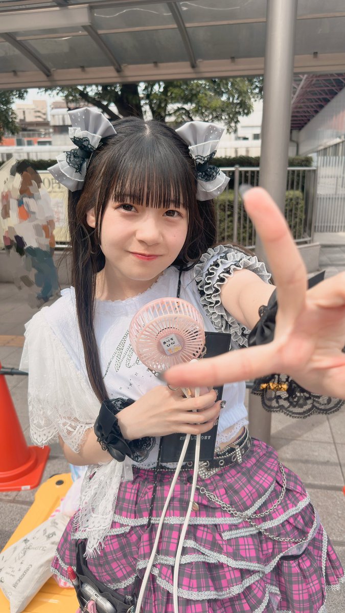 beaver100001's tweet photo. 笑顔のいろは金山マルシェ　iDOL BANQUET
2026年8月9日(日)

お昼のライブは暑くて、アイドルもファンも大変ですw🫠
妃奈���ゃんのTシャツは、お母様が改造したらしく、普通にすごいですね👍
妃奈ちゃん可愛い😌

明日は仕事で行けませんが、明後日の動員重要イベントは応援に行きますね〜
動員イベントの入場特典はメチャクチャ豪華なので、皆さんも気になったら要確認です��〜笑😆

#有栖妃奈 
#みありー 
#名古屋アイドル