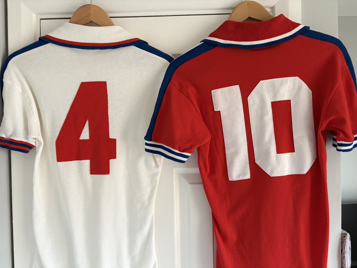 jamesdking76's tweet photo. 1985-80 England Intermediate Home & Away shirts by Admiral. @admiral1914 Looking at the lighter cotton material composition, it appears there were used towards the late 70s.
#englandfc #3lions #footballshirt #matchworn #admiral #englandfootball https://t.co/RlhpF9GBVI