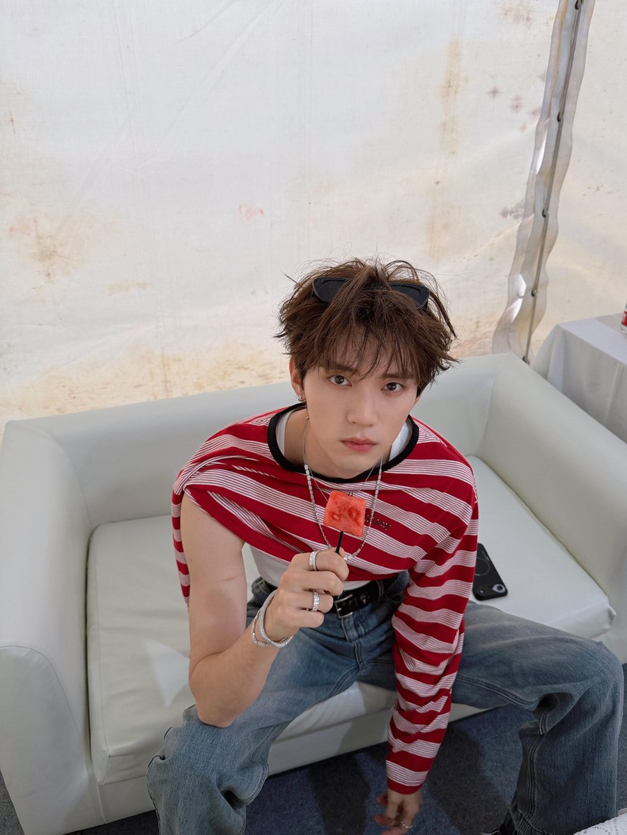 yenunvm's tweet photo. 260809 주익연 조수석 샤오홍슈

hello广州
注意防暑注意防晒注意安全
一会见！

#周翊然 #주익연 #ZhouYiran https://t.co/lpqZPiZ4I9