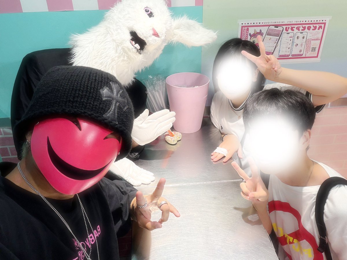 tkutoiso125's tweet photo. たくさん話せて中村さん、ケニとも仲良くなれた！🙌
暑い中おつかれさまでした！
@isomen_yellow @nakamura_black 
@isomen_pink @isomen_orangee https://t.co/Sq2qrkCJ4y