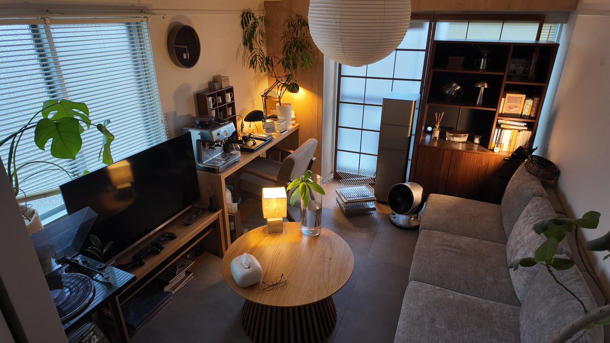 rosk905's tweet photo. 暖色の光の中で暮らしたくて、少しずつお気に入りの照明を集めてきた結果 https://t.co/1RC0c5FT69