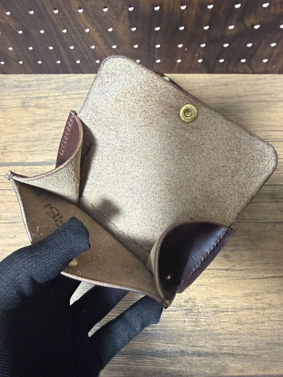 magukingfactory's tweet photo. クロムエクセル
カラーティンバー
ミドルトラッカーになります。
小瀬入れはフラップ(カブセ)タイプです。
ありがとうございました。
今日も感謝🔥🔥🔥
マ��キングファクトリー
MAGUKING FACTORY

#マグキングファクトリー
#ミドルトラッカー
#ミドルトラッカーウォレット
#クロムエクセル
#ティンバー https://t.co/dMMS6lmOPL