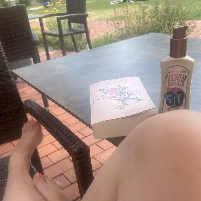 itssarahvln's tweet photo. Sunday mood. 🤍

A little quiet time, a little attention… and maybe I’m enjoying both a little too much. 👀

I share a little more of my world over on Fansly. 🤍https://t.co/w3GunYGoYY

#Feet #FootContent #GFE #softvoice #GentleFindom #FeetLover #Fansly https://t.co/hfD5PePudC