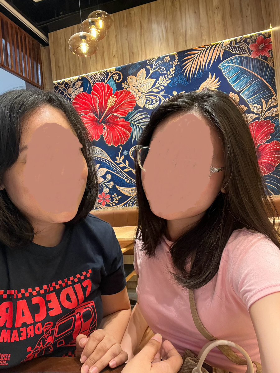 mxwons's tweet photo. my mom deserves to be taken out to dinner !!!! she deserves it because of how hardworking she is. she’s the only one who’s supporting me of my studies financially, she has a lot of side hustles just to make sure that i do not worry about money, i want to repay her and treat her some nice dinner and maybe some new clothes. 🫀