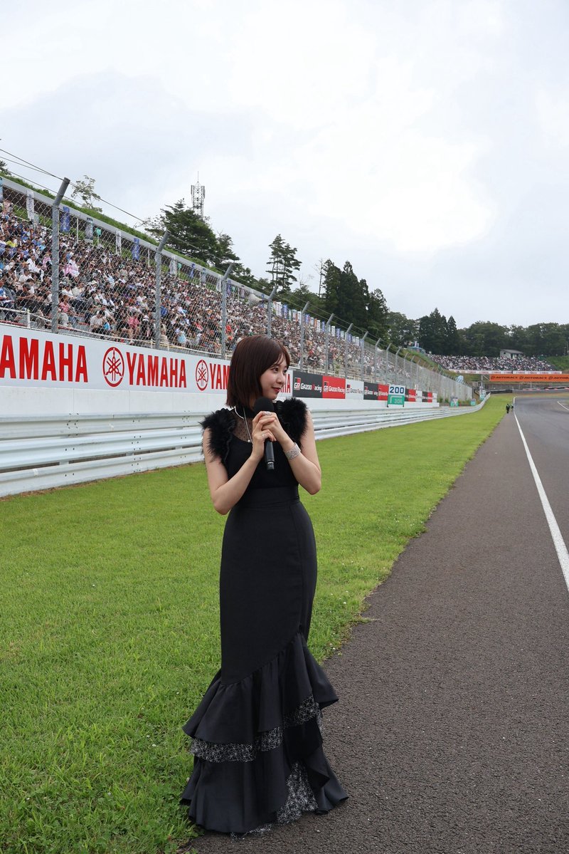 suzy_staff's tweet photo. 『BOAT RACE 2026年全日本スーパーフォーミュラ選手権 第8戦 東北大会』にて
#富田鈴花 が国歌独唱を務めさせていただきました。

スポーツランドSUGOにお越しいただいた皆様、そしてABEMA中継をご覧いただいた皆様、ありがとうございました！

#SFormula 
#スーパーフォーミュラ 
#ABEMA https://t.co/bdzpNcdRpJ