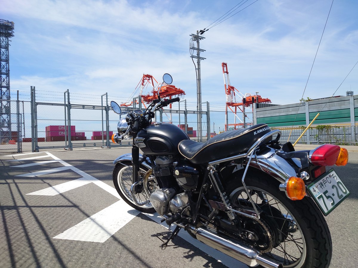 densoocafe's tweet photo. 暑さに抗ってきた
#W650 #W6 #カワサキW #神戸港 https://t.co/LVRjXFud7o