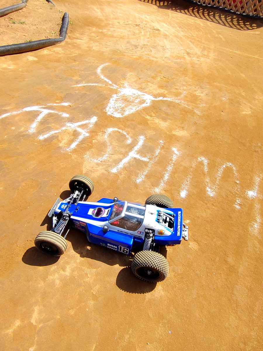MDFK3_RC's tweet photo. 初めてのオフロードレース参加。
Aメイン5位通過↓
屍☠️↓
ゾンビ🧟↓
ビリケツ😂

思い切り楽しみました！
皆様ありがとうございました！
#かしまRCサーキット
#R指定 https://t.co/zDPq0ZoihI