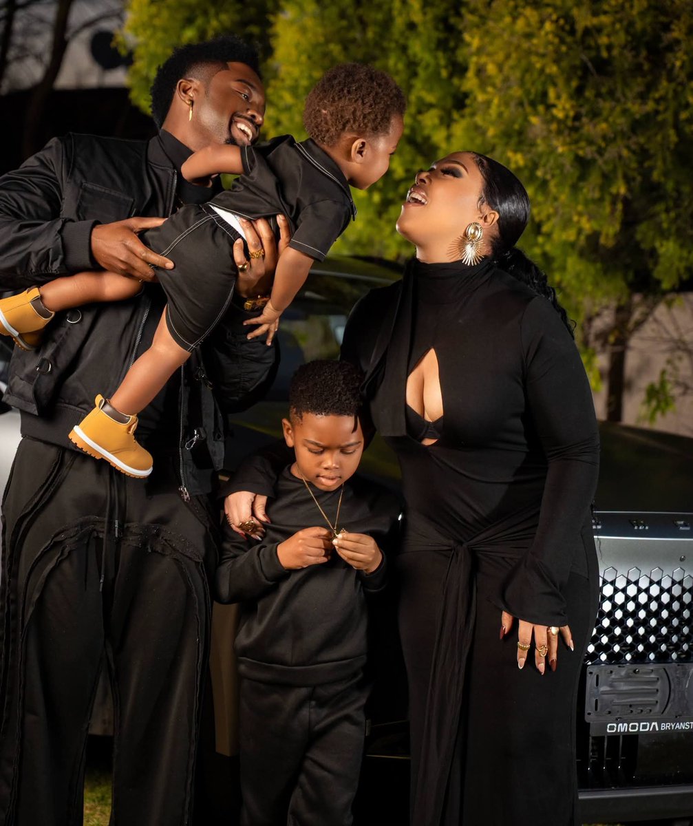 _simplyenny's tweet photo. Simphiwe Ngema and her Zimbabwean baby daddy Tino Chiyani and their 2 kids https://t.co/0kfIMPgNFS