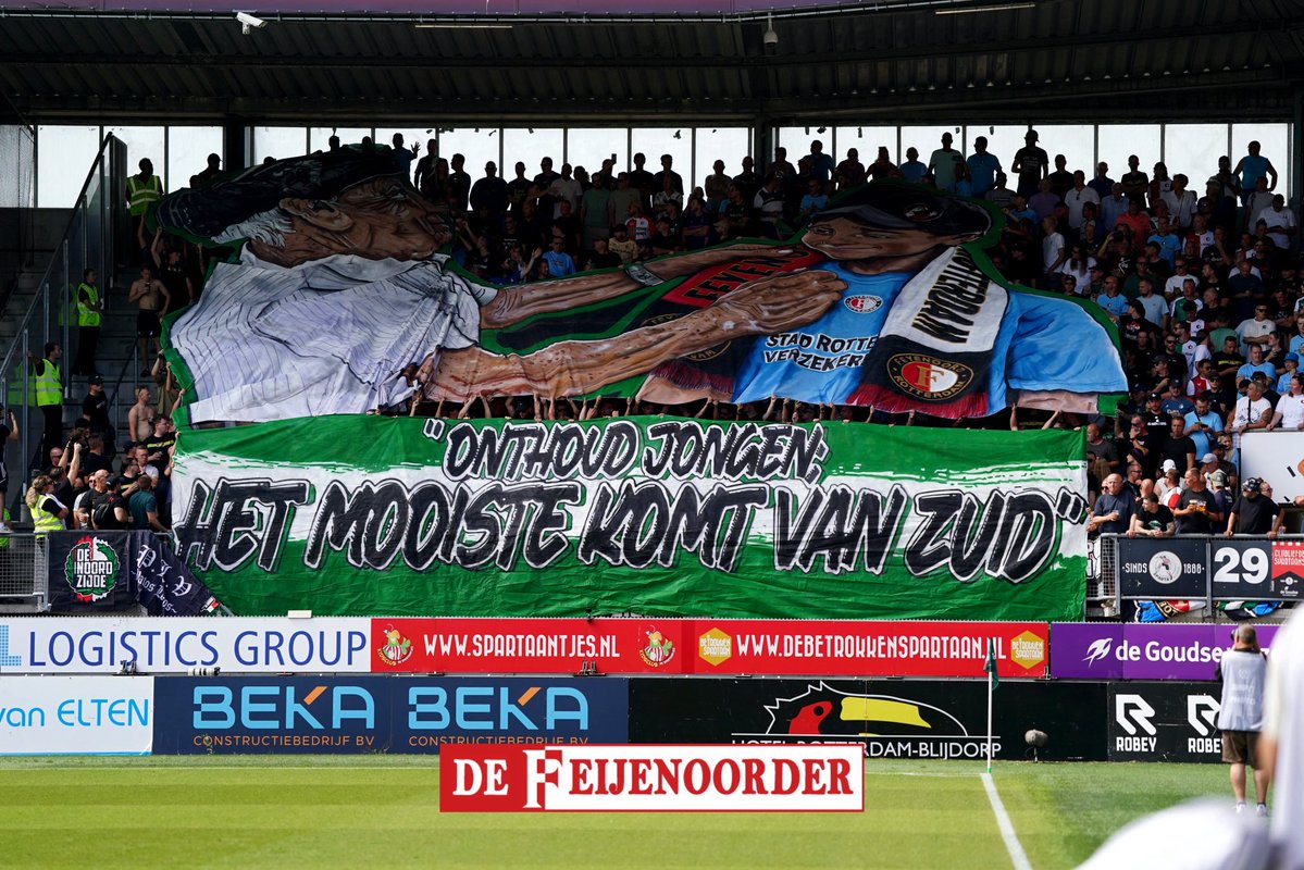 DeFeijenoorder's tweet photo. “Onthoud jongen: Het mooiste komt van Zuid” 🟢⚪️🟢

📸 @DdeGfotografie https://t.co/M9TRR01600