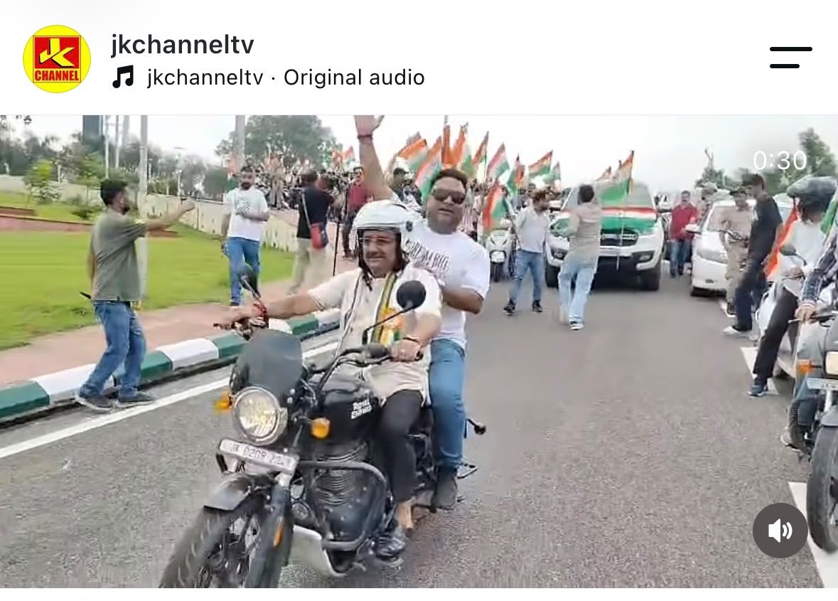 truesAdii's tweet photo. @BJP4JnK @iamsatsharmaca @mpjugalkishore @AshokKoul59 @GulamAliKhatana @ChVikramR @YudhvirSethiBJP If our elected representatives don’t follow the rules, then how can we expect ordinary citizens to follow them? 🤣
Some parties organise Tricolour rallies but fail to follow the rules and regulations. Hope the Transport Commissioner will take note and respond. 🇮🇳  . https://t.co/E1gUbxgeKV