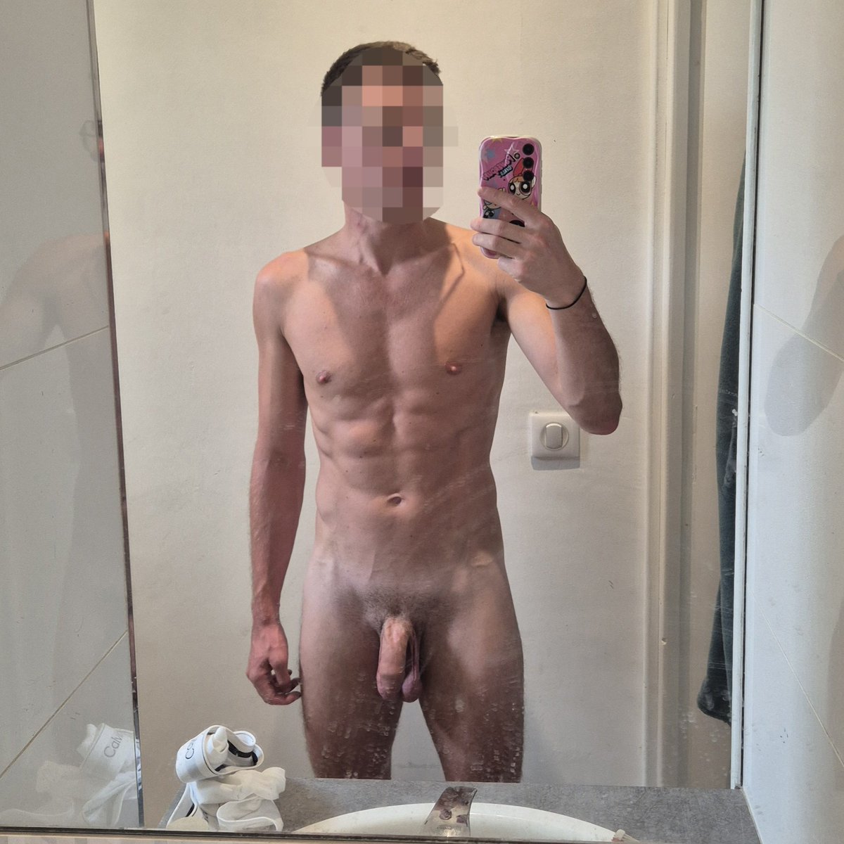AdamFitSock_X's tweet photo. Vous préférez avec ou sans au réveil ? 

#GaySunday #GayNude #Gay
#GayCalvinKlein
@GenerationsX_FR https://t.co/39VfEHU4fx
