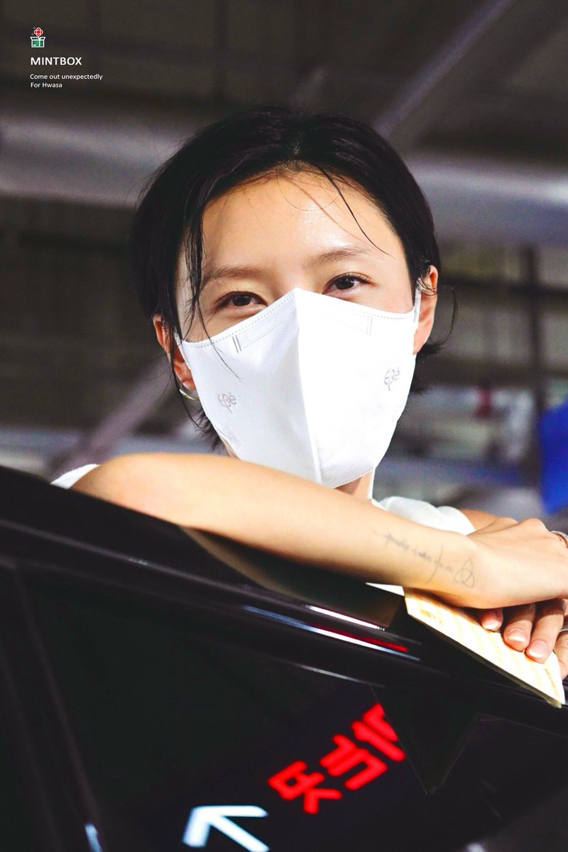 mintbox_0619's tweet photo. 260809 MNL➡️ICN

#마마무 #화사 #Hwasa 

wet hair 임 아무튼 그러함 https://t.co/sx5sxpRFOD