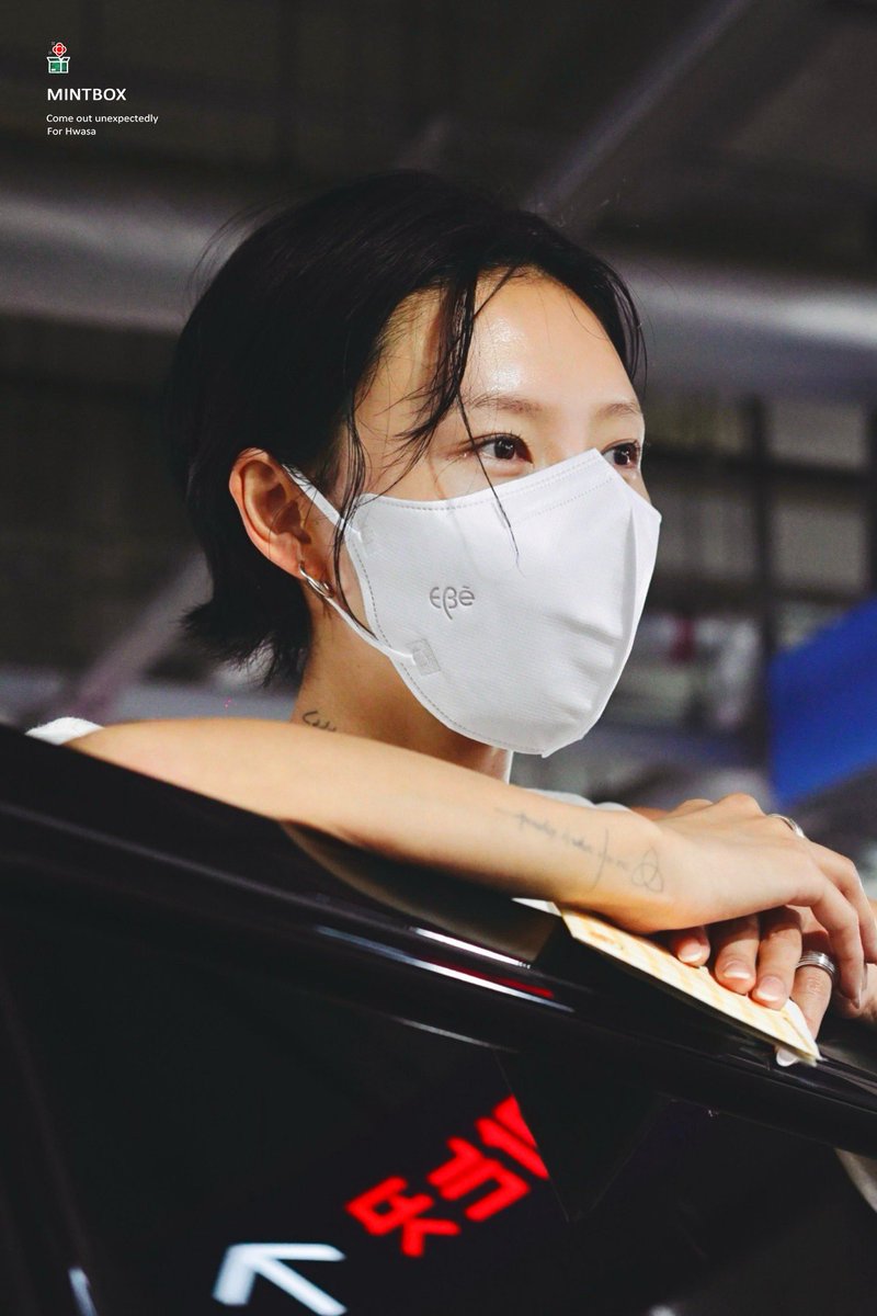 mintbox_0619's tweet photo. 260809 MNL➡️ICN

#마마무 #화사 #Hwasa 

wet hair 임 아무튼 그러함 https://t.co/sx5sxpRFOD