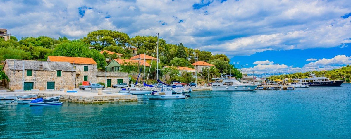 VarosYacht's tweet photo. DISCOUNTS for August &amp; September bookings. Island hop on a boat in Croatia or Greece. BAREBOAT &amp; SKIPPERED boats. Also,FLOTILLA holidays for all the family in POROS Greece.
@Split
@Hvar
@Dubrovnik
and
@POROS in Greece    
https://t.co/I79RxZzTHa https://t.co/D7U8Ock8ca
