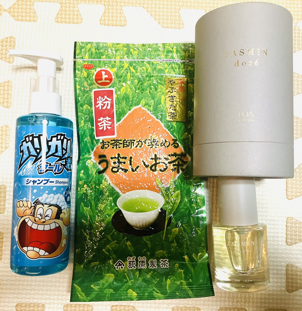 misirokurama's tweet photo. 静岡のお茶いただきました^ ^
ガリガリ君シャンプー、オシャレなヘアボディーオイルも♪嬉しいです〜

#ありがとうございます
#鞍馬みしろ https://t.co/1NJqX8j5La