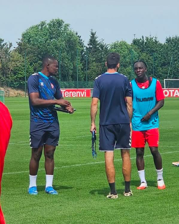 Griffe2Foot's tweet photo. MIGUEL YANO, MANAGER GÉNÉRAL DE GALACTIQUE FA POURSUIT SON PERFECTIONNEMENT EN FRANCE

Après une première immersion d’un mois au FC Lorient en novembre dernier, Miguel Yano poursuit son parcours de perfectionnement au Valenciennes FC. https://t.co/WuuRCJ6mgt