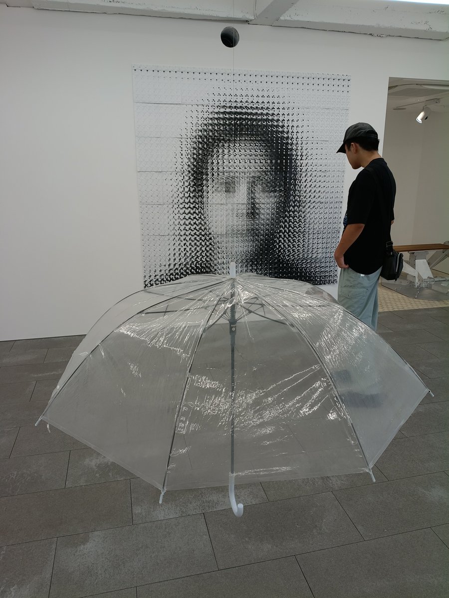 grapeyouth's tweet photo. 今のbiscuit gallery、AWASE galleryの展示は面白い、ヨーロッパ映画のようなフィクションを感じる、タルコフスキー、フェリーニの映画に通じる壮大さとファンタジーが渦巻いている。 https://t.co/5YbZqzSkKe