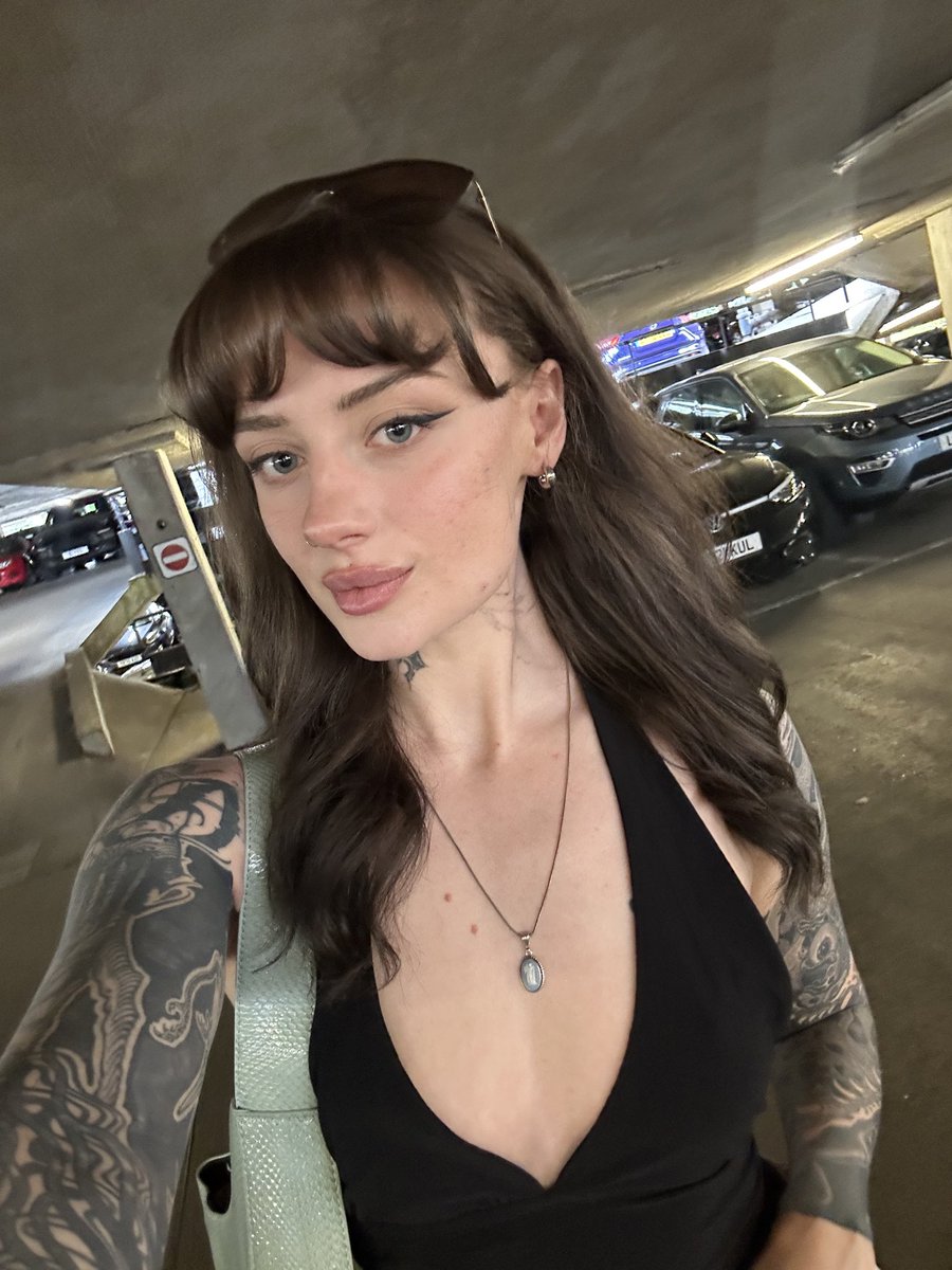 whoopsie_ohnoo's tweet photo. Wow I wonder what kind of content she creates?? 🤫 https://t.co/nTUjCC5QeR