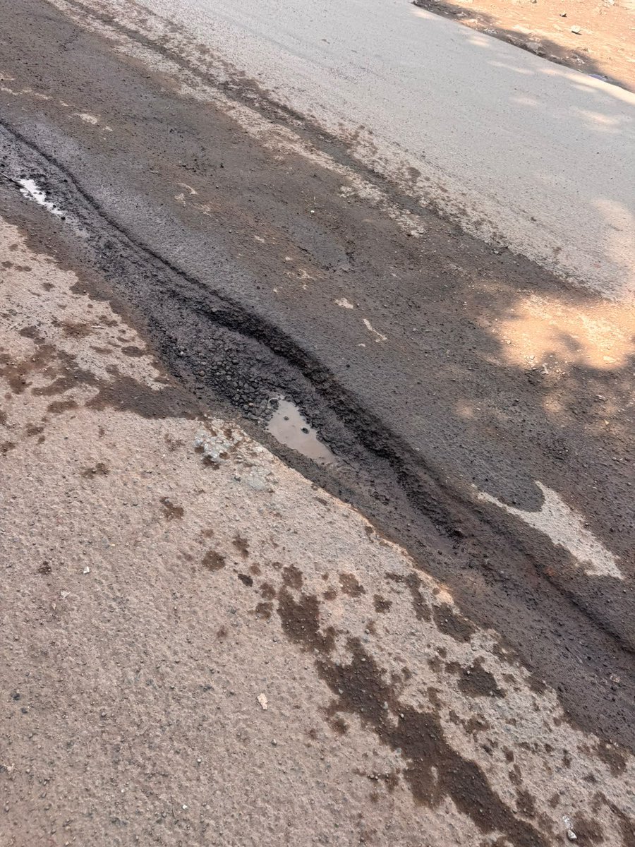 Sai229's tweet photo. @krishnabgowda Sir tagging you for help. Don’t whom to reach out-In Neeladri nagar under Doddathogur Town Panchayat- the roads are in pitiable condition. Massive potholes for many months &amp; no response from the Town Panchayat. Sharing a few pics for your ref- taken today morning https://t.co/jk5oIYcnmq