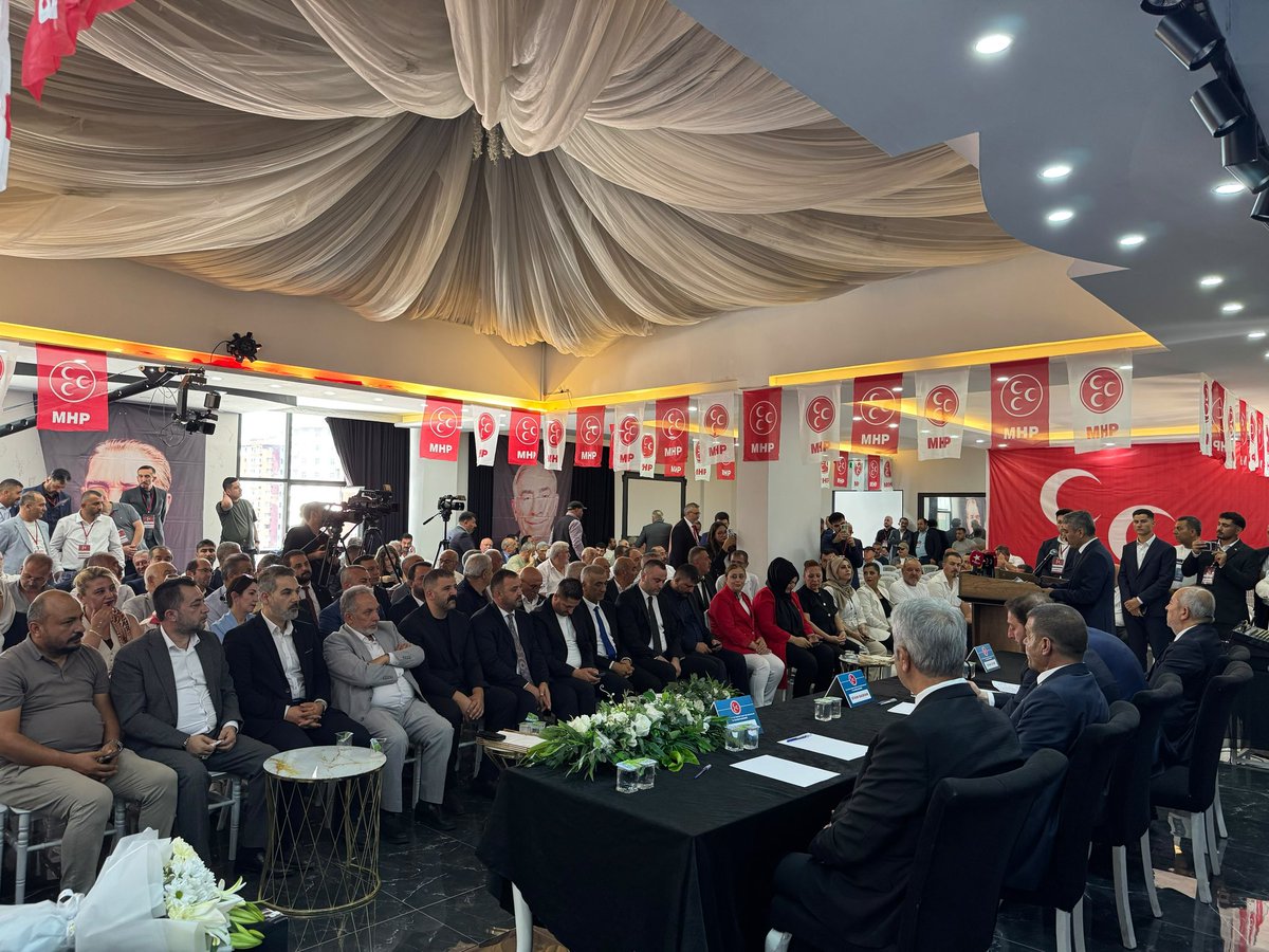 ulkuocak38's tweet photo. MHP Kayseri İl Başkanımız Enes Ertuğrul Kalın Beyefendi ve Ülkü Ocakları İl Başkanımız Halit Yağmur Beyefendi, Ülkü Ocakları Talas İlçe Başkanımız Barış Durmuş Beyefendi bugün gerçekleşen Milliyetçi Hareket Partisi Talas İlçe Başkanlığı İlçe Kongresi’ne katılım sağladılar. https://t.co/qr93PTfIDg