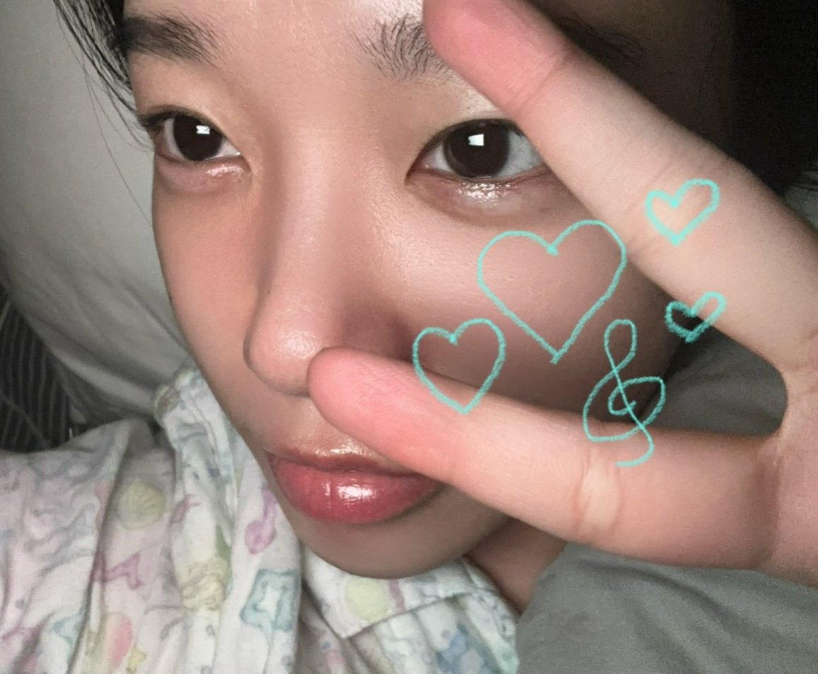 yursfavglassy's tweet photo. MY BABY !!

#조유리 #JOYURI #チョユリ https://t.co/leB5YwJAdd